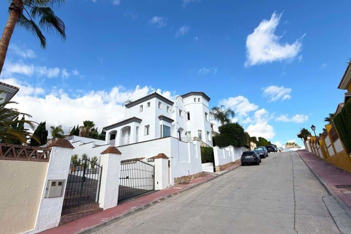 Image No.36-4 Bed Villa for sale