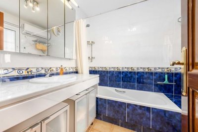 1447-662995-78d1f4f8b6655591b02d22fabb36a692d