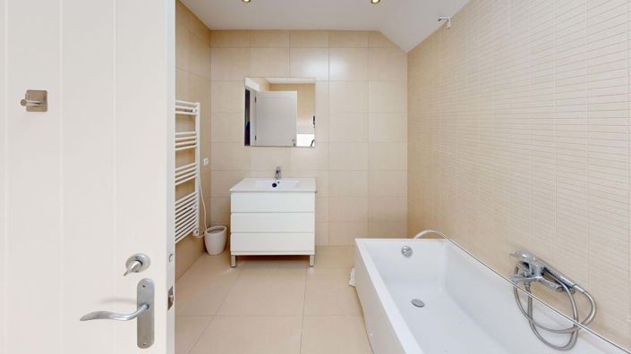 Image No.18-6 Bed Villa for sale