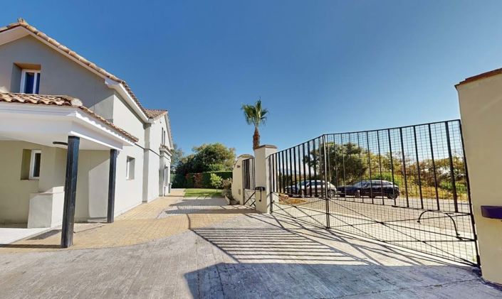 Image No.2-6 Bed Villa for sale