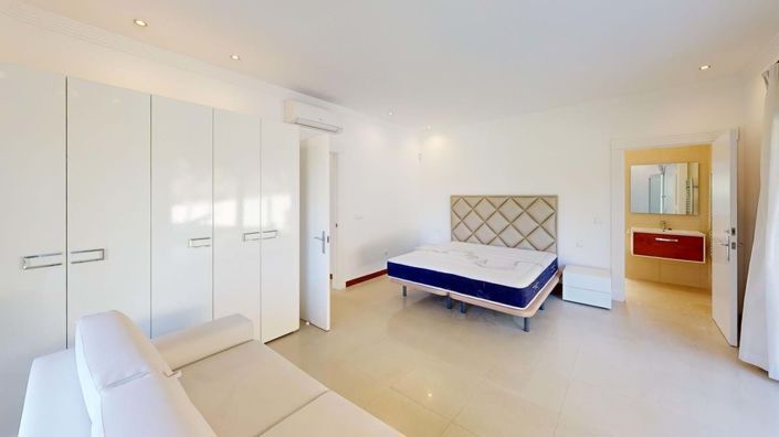 Image No.25-6 Bed Villa for sale