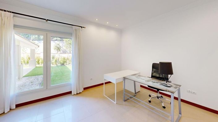 Image No.26-6 Bed Villa for sale