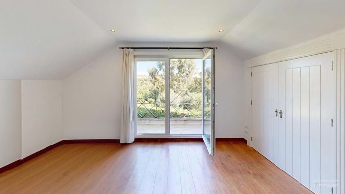 Image No.3-6 Bed Villa for sale