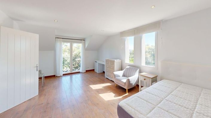 Image No.8-6 Bed Villa for sale