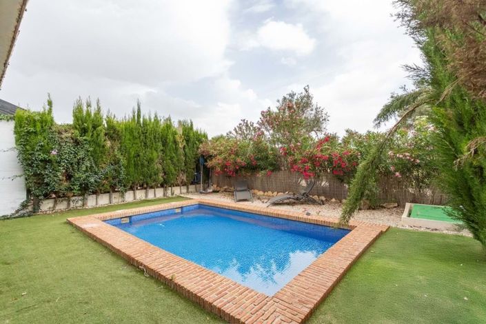 Image No.20-2 Bed Townhouse for sale