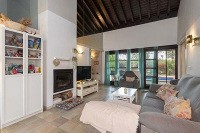 1447-663626-78d1f4f8b6655591b02d22fabb36a692d