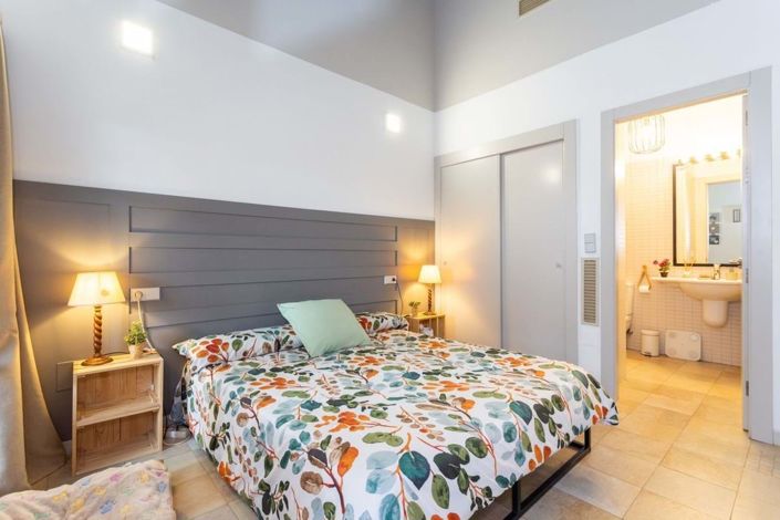 Image No.9-2 Bed Townhouse for sale