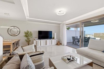 1447-663623-78d1f4f8b6655591b02d22fabb36a692d