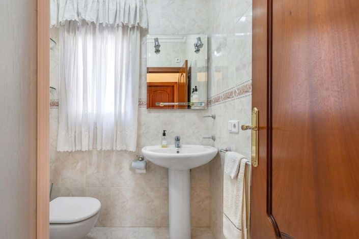 Image No.48-5 Bed Villa for sale