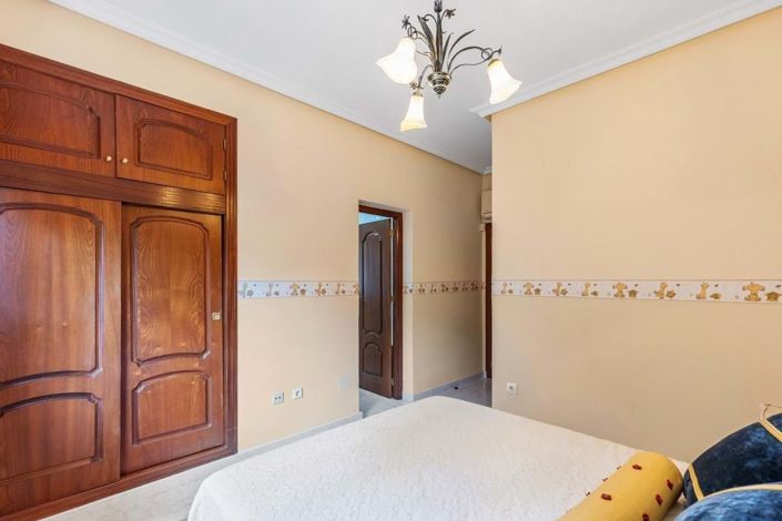 Image No.57-5 Bed Villa for sale