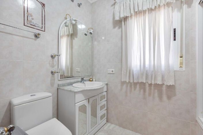 Image No.58-5 Bed Villa for sale