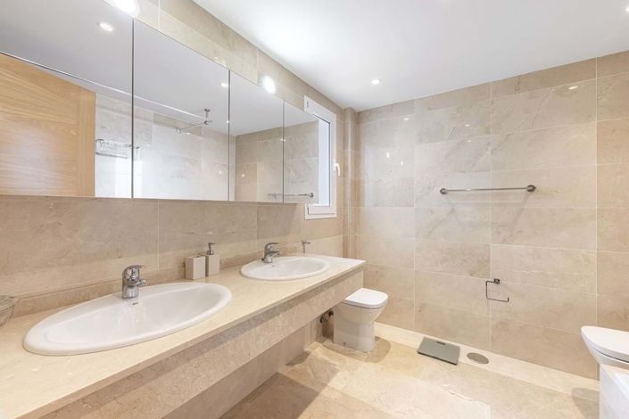 Image No.20-3 Bed Apartment for sale