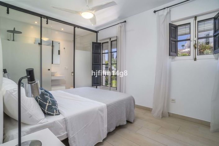 Image No.12-2 Bed Townhouse for sale