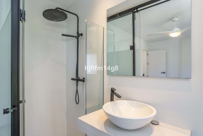 Image No.14-2 Bed Townhouse for sale