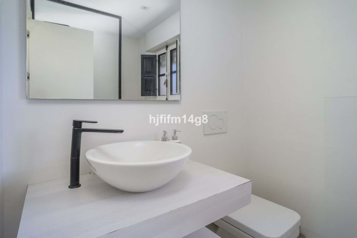 Image No.18-2 Bed Townhouse for sale