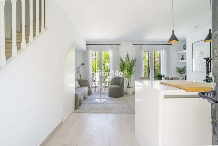 Image No.21-2 Bed Townhouse for sale