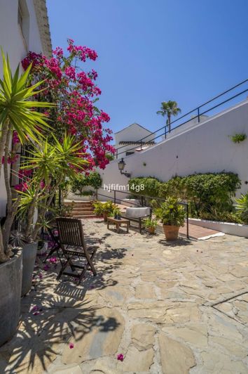 Image No.29-2 Bed Townhouse for sale