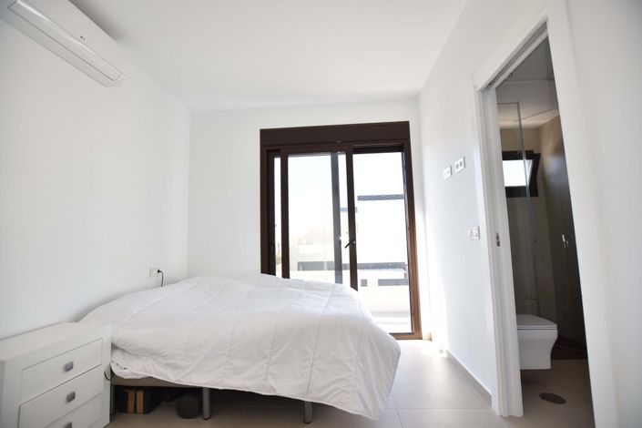 Image No.6-3 Bed Villa for sale