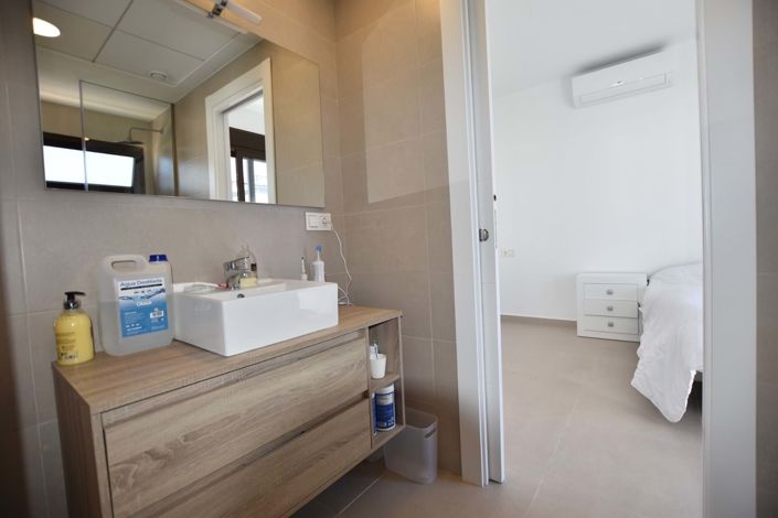 Image No.8-3 Bed Villa for sale