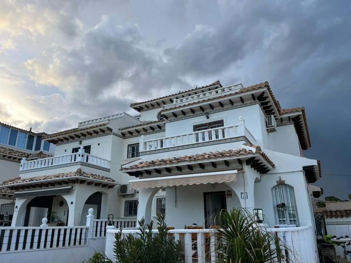 Image No.10-3 Bed Townhouse for sale