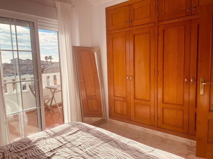 Image No.18-3 Bed Townhouse for sale