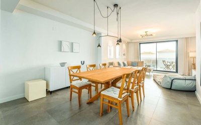 1447-663945-78d1f4f8b6655591b02d22fabb36a692d