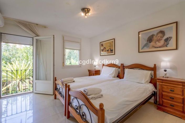 Image No.16-4 Bed Townhouse for sale