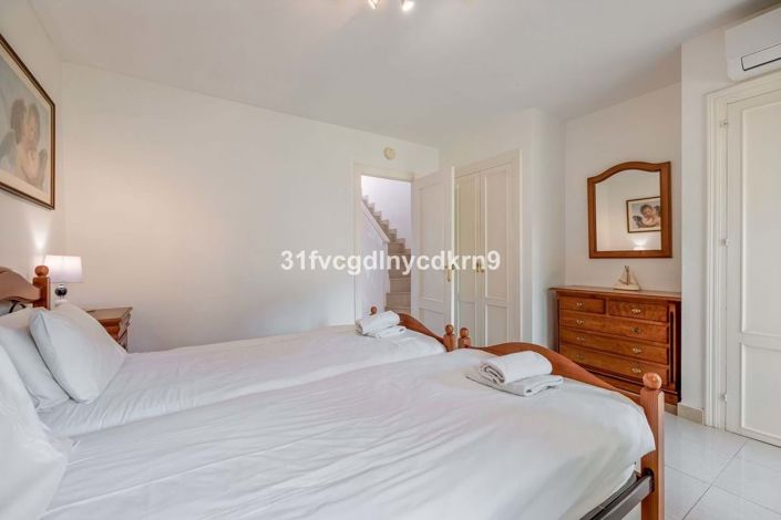 Image No.18-4 Bed Townhouse for sale