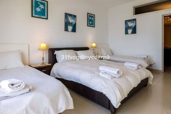 Image No.26-4 Bed Townhouse for sale