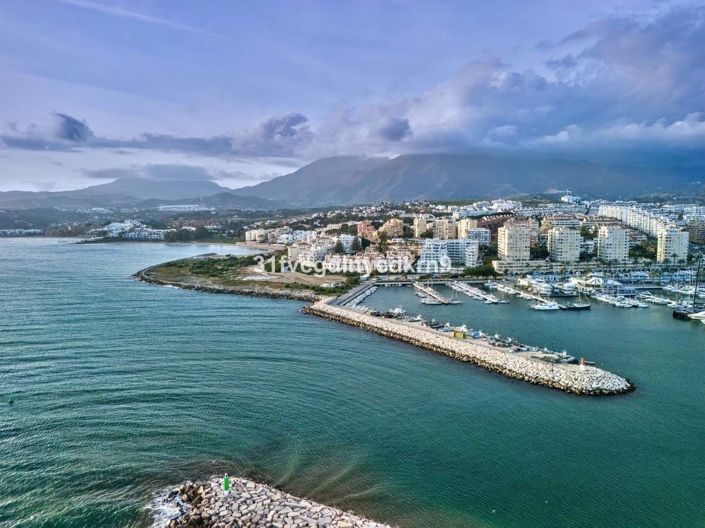 Image No.32-4 Bed Townhouse for sale