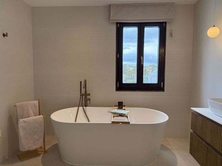 Image No.20-4 Bed Townhouse for sale