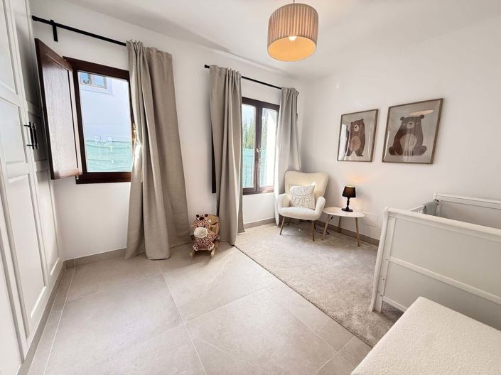 Image No.21-4 Bed Townhouse for sale