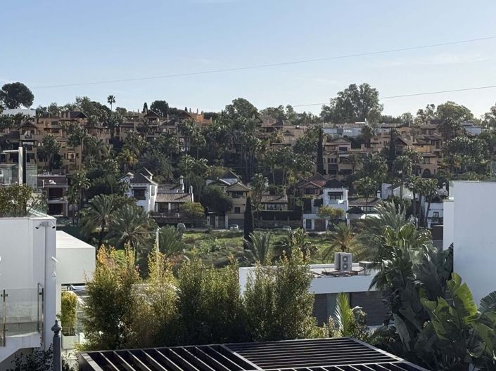 Image No.24-4 Bed Townhouse for sale