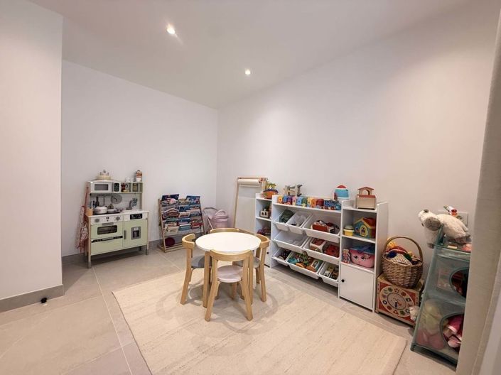 Image No.29-4 Bed Townhouse for sale