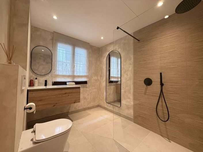 Image No.30-4 Bed Townhouse for sale