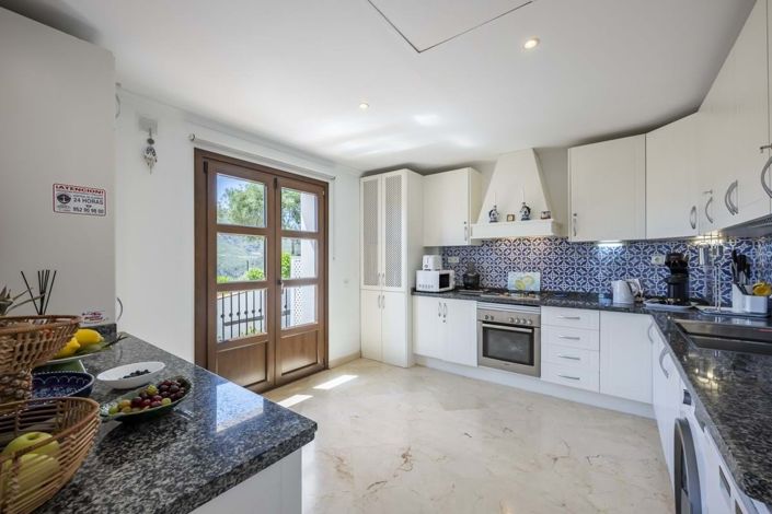 Image No.14-4 Bed Townhouse for sale