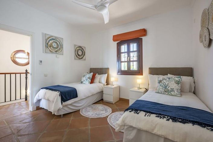 Image No.16-4 Bed Townhouse for sale