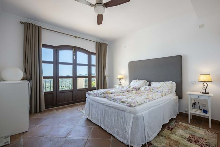 Image No.18-4 Bed Townhouse for sale