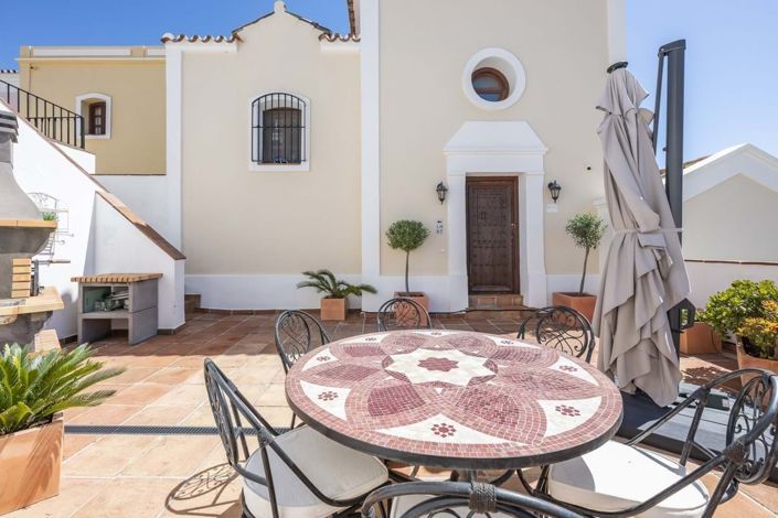 Image No.2-4 Bed Townhouse for sale