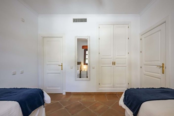 Image No.20-4 Bed Townhouse for sale