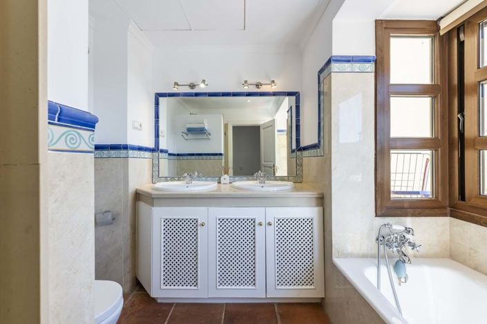 Image No.21-4 Bed Townhouse for sale