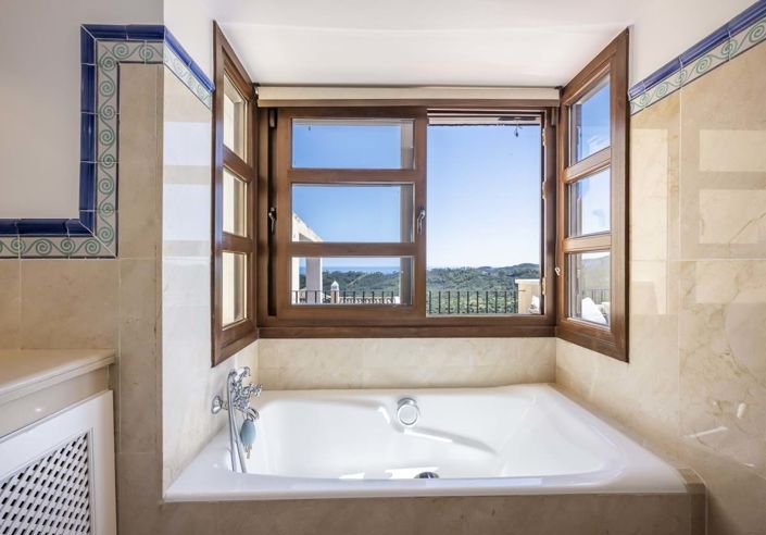 Image No.22-4 Bed Townhouse for sale