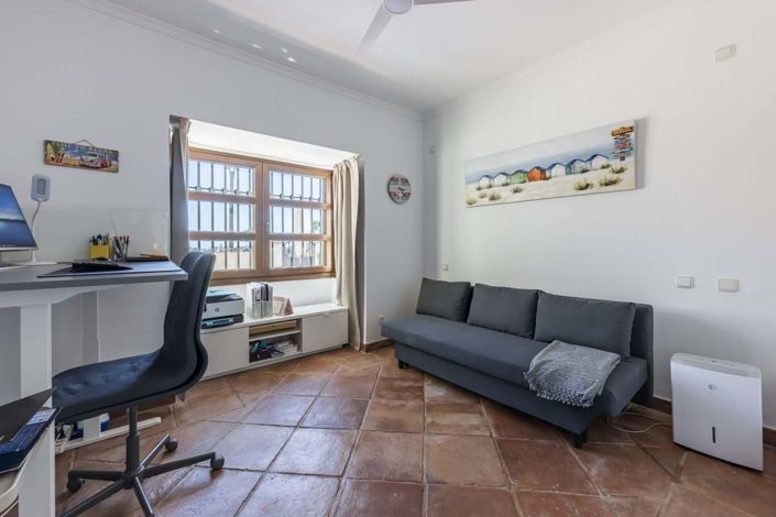 Image No.25-4 Bed Townhouse for sale