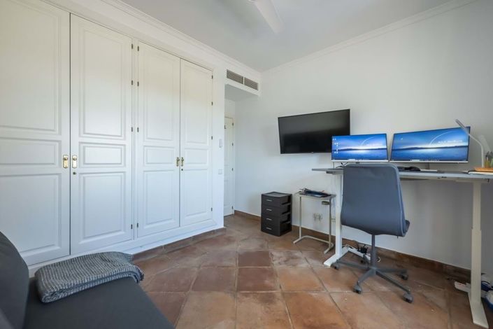 Image No.26-4 Bed Townhouse for sale