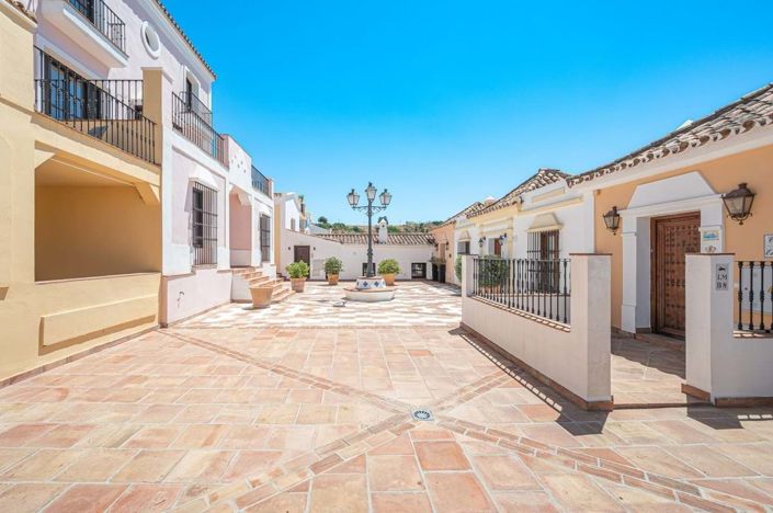 Image No.30-4 Bed Townhouse for sale