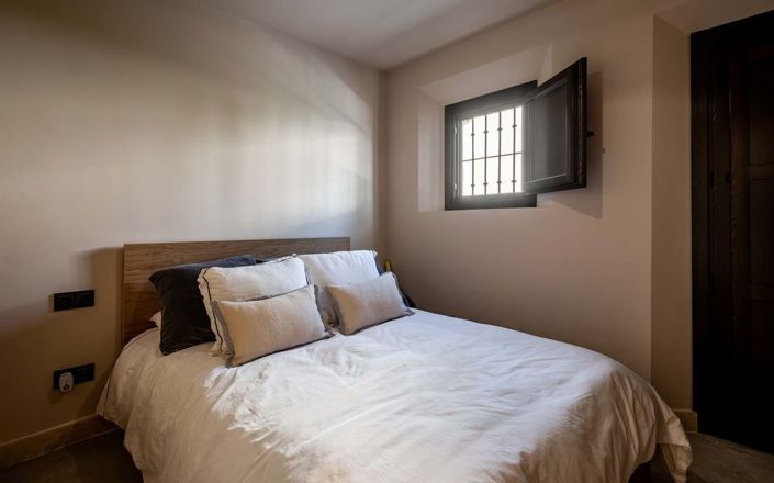 Image No.10-2 Bed Townhouse for sale