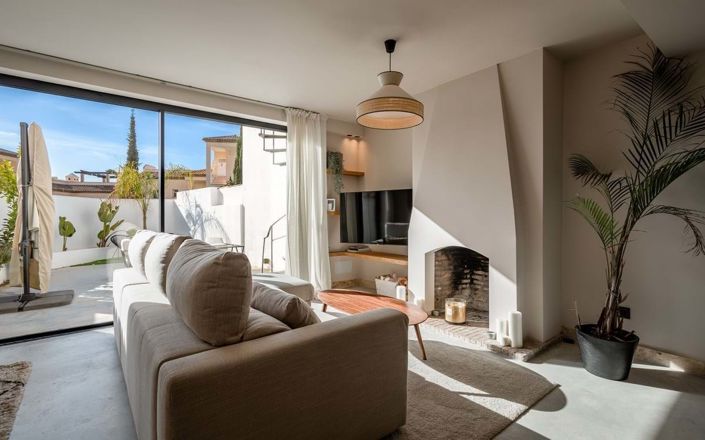 Image No.2-2 Bed Townhouse for sale