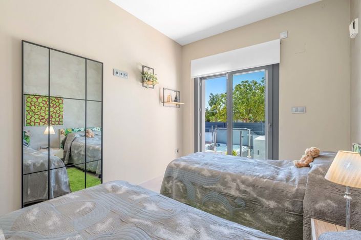 Image No.21-3 Bed Townhouse for sale