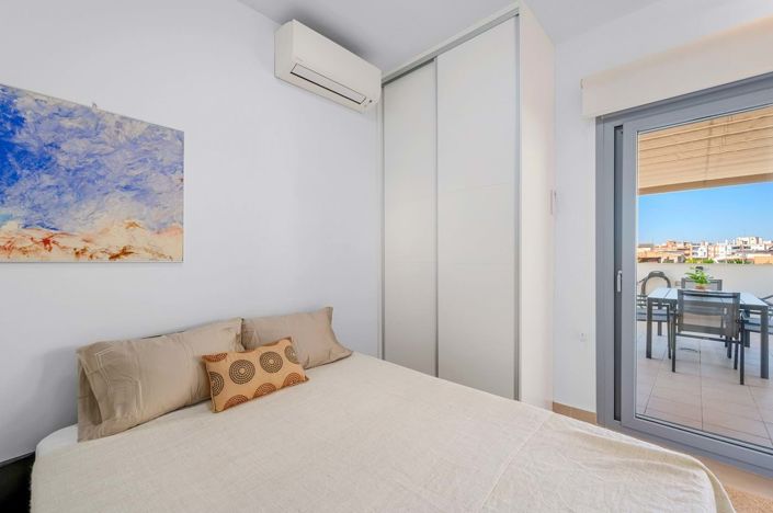 Image No.27-3 Bed Townhouse for sale