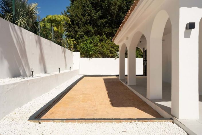 Image No.2-4 Bed Villa for sale